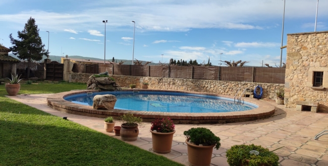 MASIA ORIGINÀRIA DEL SEGLE XIV - XV EN PERFECTE ESTAT DE CONSERVACIÓ A VILADAMAT