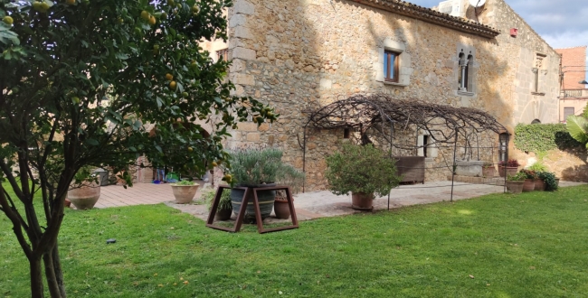 MASIA ORIGINÀRIA DEL SEGLE XIV - XV EN PERFECTE ESTAT DE CONSERVACIÓ A VILADAMAT