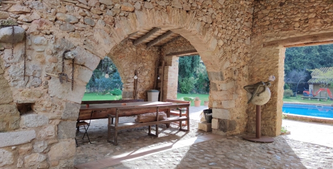 MASIA ORIGINÀRIA DEL SEGLE XIV - XV EN PERFECTE ESTAT DE CONSERVACIÓ A VILADAMAT