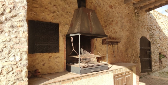 MASIA ORIGINÀRIA DEL SEGLE XIV - XV EN PERFECTE ESTAT DE CONSERVACIÓ A VILADAMAT