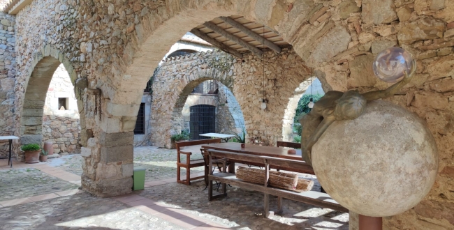 MASIA ORIGINÀRIA DEL SEGLE XIV - XV EN PERFECTE ESTAT DE CONSERVACIÓ A VILADAMAT