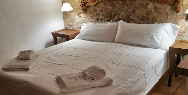 MASIA ORIGINÀRIA DEL SEGLE XIV - XV EN PERFECTE ESTAT DE CONSERVACIÓ A VILADAMAT