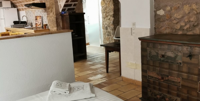 MASIA ORIGINÀRIA DEL SEGLE XIV - XV EN PERFECTE ESTAT DE CONSERVACIÓ A VILADAMAT