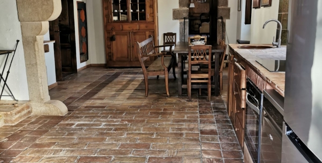 MASIA ORIGINÀRIA DEL SEGLE XIV - XV EN PERFECTE ESTAT DE CONSERVACIÓ A VILADAMAT