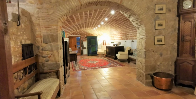 MASIA ORIGINÀRIA DEL SEGLE XIV - XV EN PERFECTE ESTAT DE CONSERVACIÓ A VILADAMAT