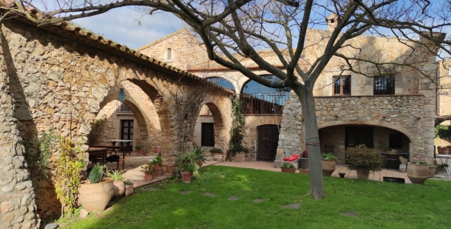 MASIA ORIGINÀRIA DEL SEGLE XIV - XV EN PERFECTE ESTAT DE CONSERVACIÓ A VILADAMAT