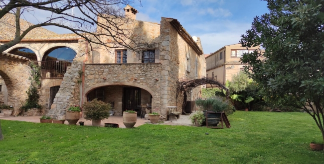 MASIA ORIGINÀRIA DEL SEGLE XIV - XV EN PERFECTE ESTAT DE CONSERVACIÓ A VILADAMAT