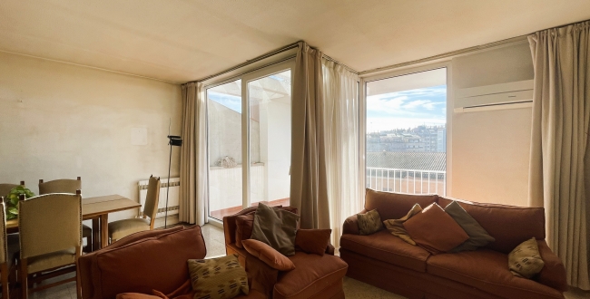 ÀTIC DE GRANS DIMENSIONS I AMB TERRASSES A L'EIXAMPLE NORD GIRONA