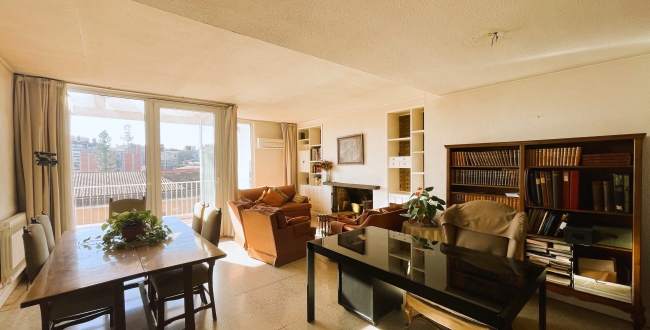 ÀTIC DE GRANS DIMENSIONS I AMB TERRASSES A L'EIXAMPLE NORD GIRONA