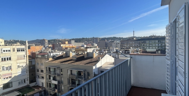 ÀTIC DE GRANS DIMENSIONS I AMB TERRASSES A L'EIXAMPLE NORD GIRONA