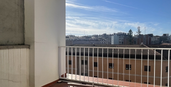 ÀTIC DE GRANS DIMENSIONS I AMB TERRASSES A L'EIXAMPLE NORD GIRONA