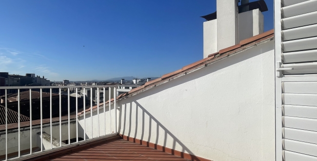 ÀTIC DE GRANS DIMENSIONS I AMB TERRASSES A L'EIXAMPLE NORD GIRONA