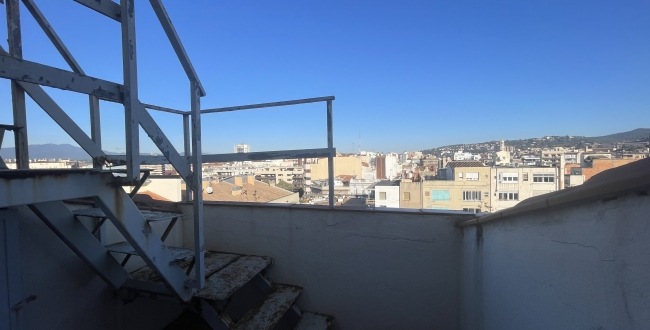 ÀTIC DE GRANS DIMENSIONS I AMB TERRASSES A L'EIXAMPLE NORD GIRONA