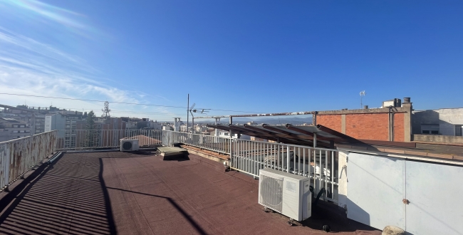ÀTIC DE GRANS DIMENSIONS I AMB TERRASSES A L'EIXAMPLE NORD GIRONA