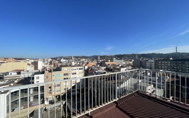 ÀTIC DE GRANS DIMENSIONS I AMB TERRASSES A L'EIXAMPLE NORD GIRONA