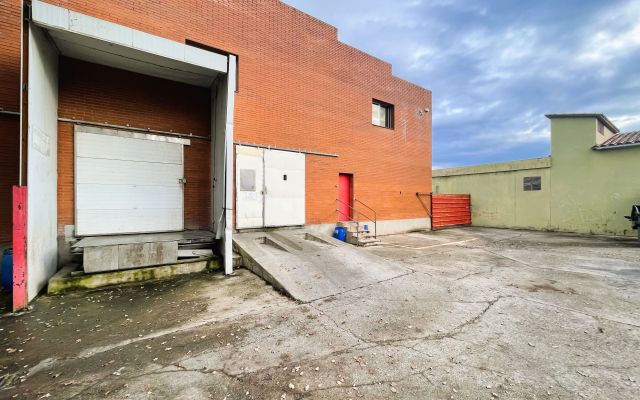 NAU INDUSTRIAL AMB MOLLS DE CARGA EN VENDA A MAS XIRGU - GIRONA