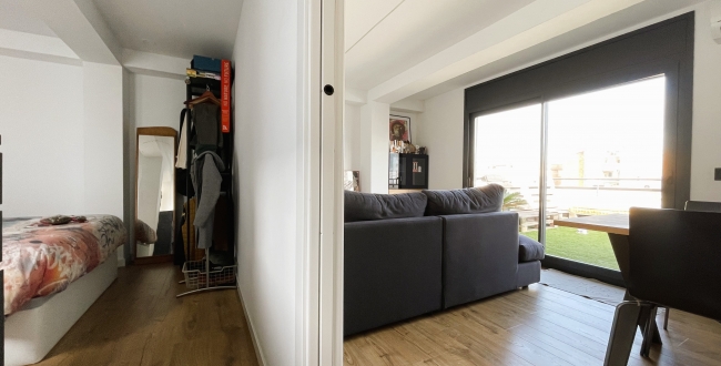 ÀTIC REFORMAT D'1 HABITACIÓ I TERRASSA A L'EIXAMPLE NORD DE GIRONA - LLOGUER DE TEMPORADA