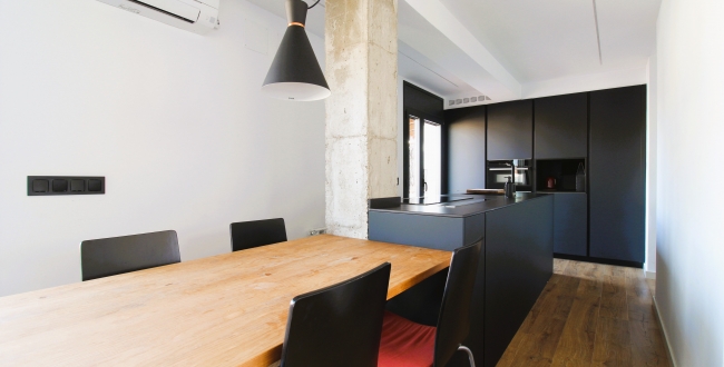 ÀTIC REFORMAT D'1 HABITACIÓ I TERRASSA A L'EIXAMPLE NORD DE GIRONA - LLOGUER DE TEMPORADA