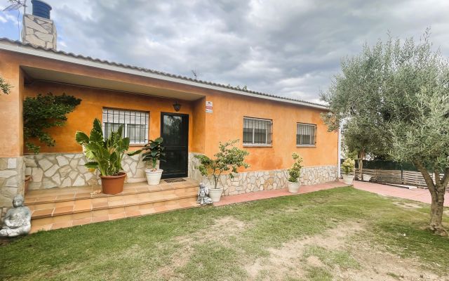 CASA UNIFAMILIAR DE 3 HABITACIONS A LA URBANITZACIÓ LA GOBA - VIDRERES