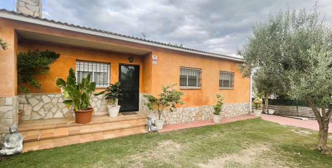 CASA UNIFAMILIAR DE 3 HABITACIONS A LA URBANITZACIÓ LA GOBA - VIDRERES