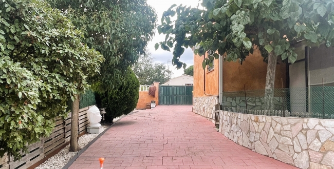 CASA UNIFAMILIAR DE 3 HABITACIONS A LA URBANITZACIÓ LA GOBA - VIDRERES