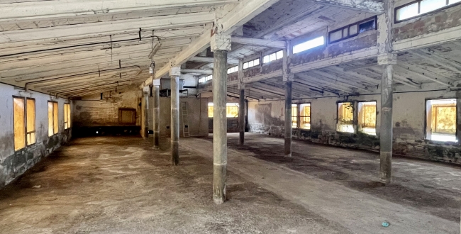 FINCA CATALOGADA COM A MASIA I INSTAL·LACIÓ RURAL AMB 10 HA DE TERRENY A BESCANÓ - GIRONA