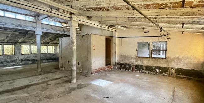 FINCA CATALOGADA COM A MASIA I INSTAL·LACIÓ RURAL AMB 10 HA DE TERRENY A BESCANÓ - GIRONA