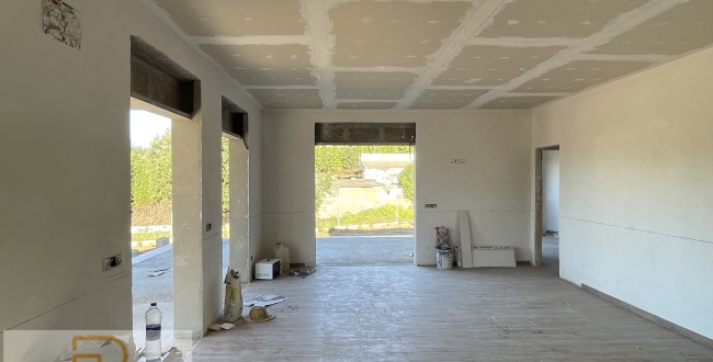 CASA D’OBRA NOVA A SILS AMB JARDÍ I PISCINA