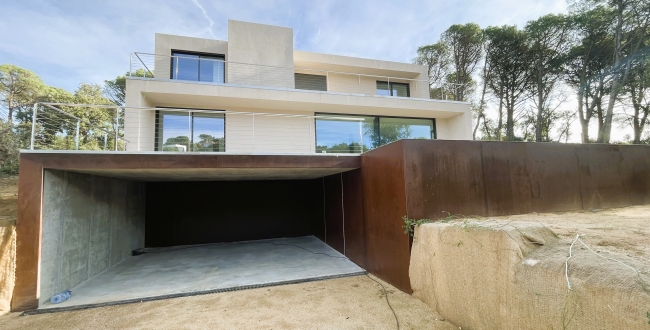 CASA UNIFAMILIAR DE DISSENY CONTEMPORANI I ELEGÀNCIA MEDITERRANEA A BEGUR