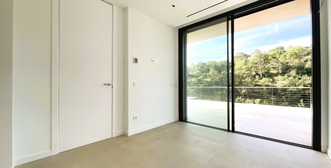 CASA UNIFAMILIAR DE DISSENY CONTEMPORANI I ELEGÀNCIA MEDITERRANEA A BEGUR