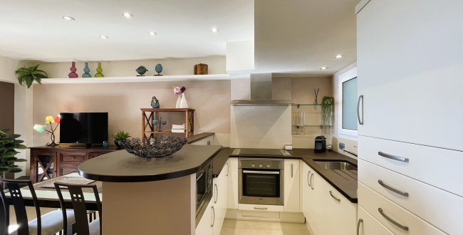 PIS REFORMAT DE 2 HABITACIONS A PRIMERA LÍNIA DE MAR - PALAMÓS