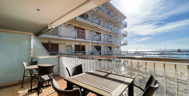 PIS REFORMAT DE 2 HABITACIONS A PRIMERA LÍNIA DE MAR - PALAMÓS