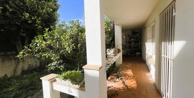 CASA ADOSSADA AMB JARDÍ AL CENTRE DE PALAFRUGELL