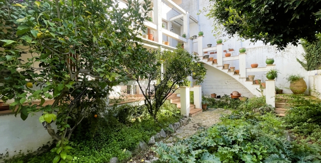 CASA ADOSSADA AMB JARDÍ AL CENTRE DE PALAFRUGELL
