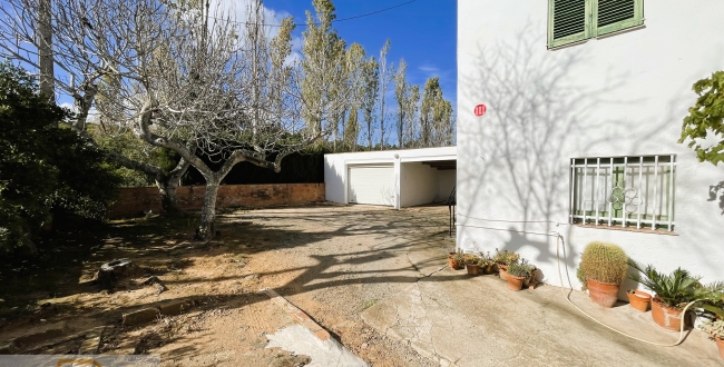 CASA AMB GRAN TERRENY A MONT-RAS