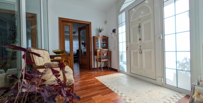 CASA UNIFAMILIAR AMB JARDÍ I PISCINA A PALAU - GIRONA