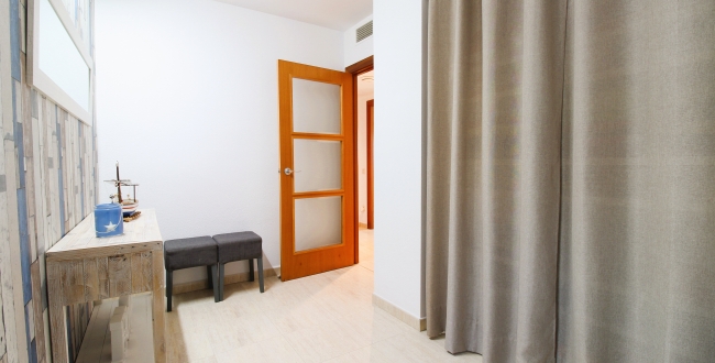 ÀTIC DE 3 HABITACIONS GRANS AMB TERRASSA, PISCINA COMUNITÀRIA, PÀRQUING I TRASTER AL COSTAT DEL PORT DE L'ESCALA