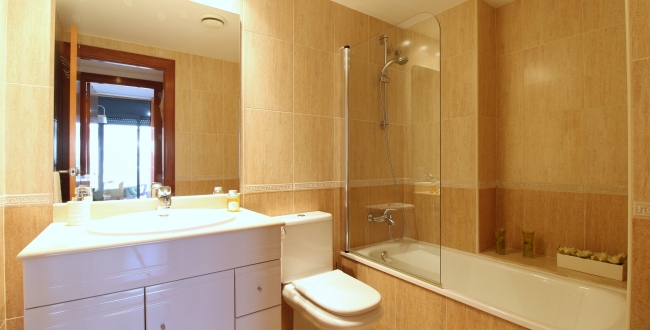 ÀTIC DE 3 HABITACIONS GRANS AMB TERRASSA, PISCINA COMUNITÀRIA, PÀRQUING I TRASTER AL COSTAT DEL PORT DE L'ESCALA