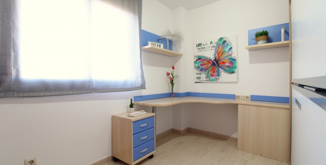 ÀTIC DE 3 HABITACIONS GRANS AMB TERRASSA, PISCINA COMUNITÀRIA, PÀRQUING I TRASTER AL COSTAT DEL PORT DE L'ESCALA