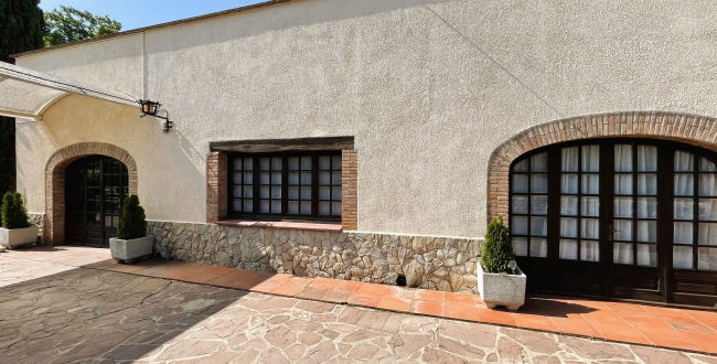 EDIFICI ANTIC MOLÍ AMB HABITATGE I NEGOCI DE RESTAURACIÓ A CALDES DE MALAVELLA 