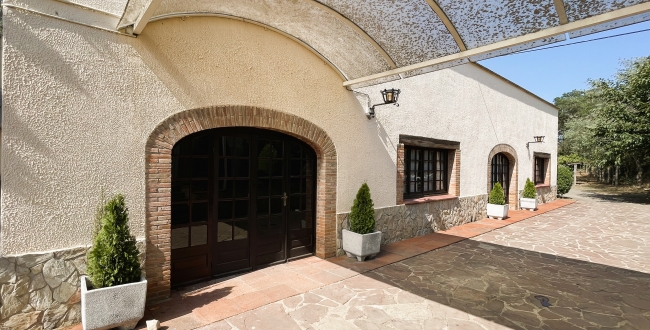 EDIFICI ANTIC MOLÍ AMB HABITATGE I NEGOCI DE RESTAURACIÓ A CALDES DE MALAVELLA 