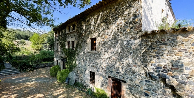 EDIFICI ANTIC MOLÍ AMB HABITATGE I NEGOCI DE RESTAURACIÓ A CALDES DE MALAVELLA 