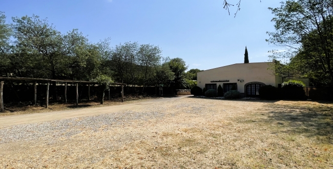 EDIFICI ANTIC MOLÍ AMB HABITATGE I NEGOCI DE RESTAURACIÓ A CALDES DE MALAVELLA 