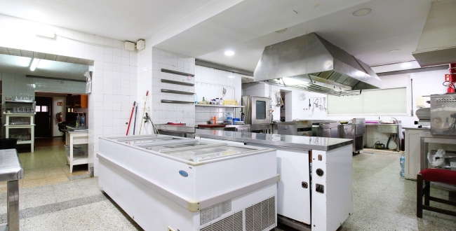 EDIFICI ANTIC MOLÍ AMB HABITATGE I NEGOCI DE RESTAURACIÓ A CALDES DE MALAVELLA 