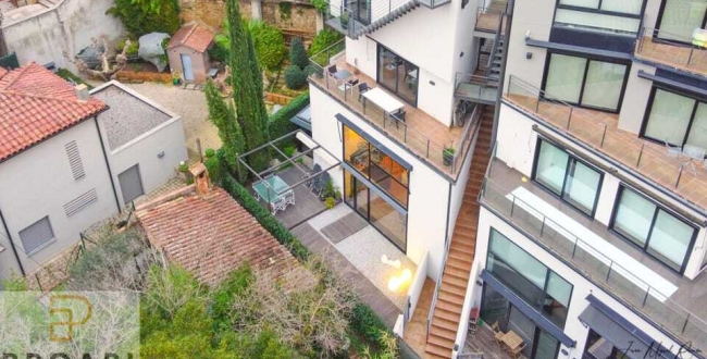   UNA PEÇA ÚNICA AMB JARDÍ PRIVAT A TOCAR DEL BARRI VELL DE GIRONA