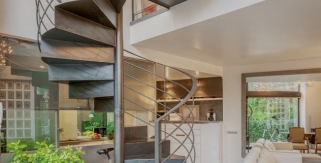   UNA PEÇA ÚNICA AMB JARDÍ PRIVAT A TOCAR DEL BARRI VELL DE GIRONA