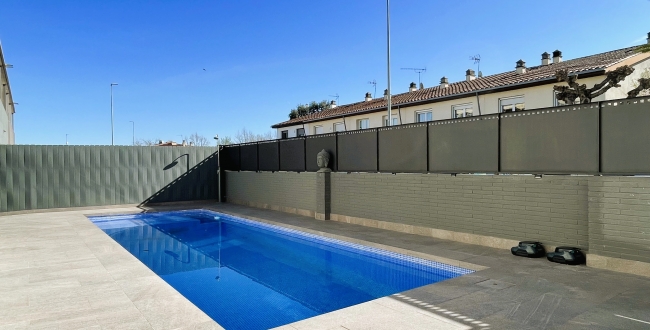 CASA APARELLADA CANTONERA DE LUXE AMB JARDÍ I PISCINA A VILABLAREIX