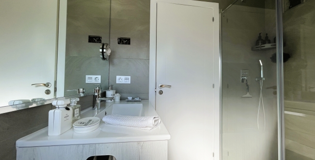 CASA APARELLADA CANTONERA DE LUXE AMB JARDÍ I PISCINA A VILABLAREIX