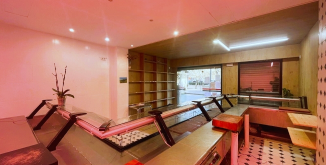 LOCAL COMERCIAL POLIVALENT A L'EIXAMPLE SUD - DAVANT DE PARC I ZONA ESCOLAR 