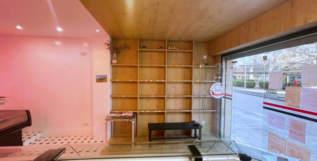 LOCAL COMERCIAL POLIVALENT A L'EIXAMPLE SUD - DAVANT DE PARC I ZONA ESCOLAR 